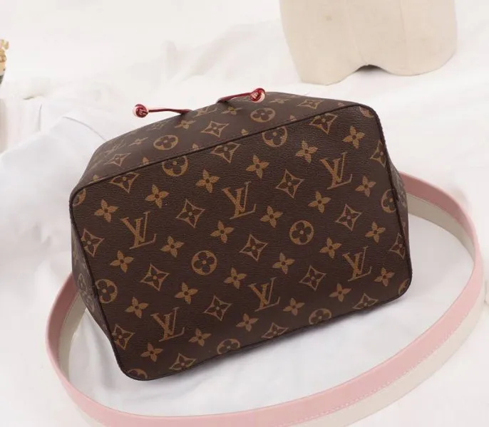 Louis Vuitton Monogram Canvas NeoNoe MM Bag — image 4