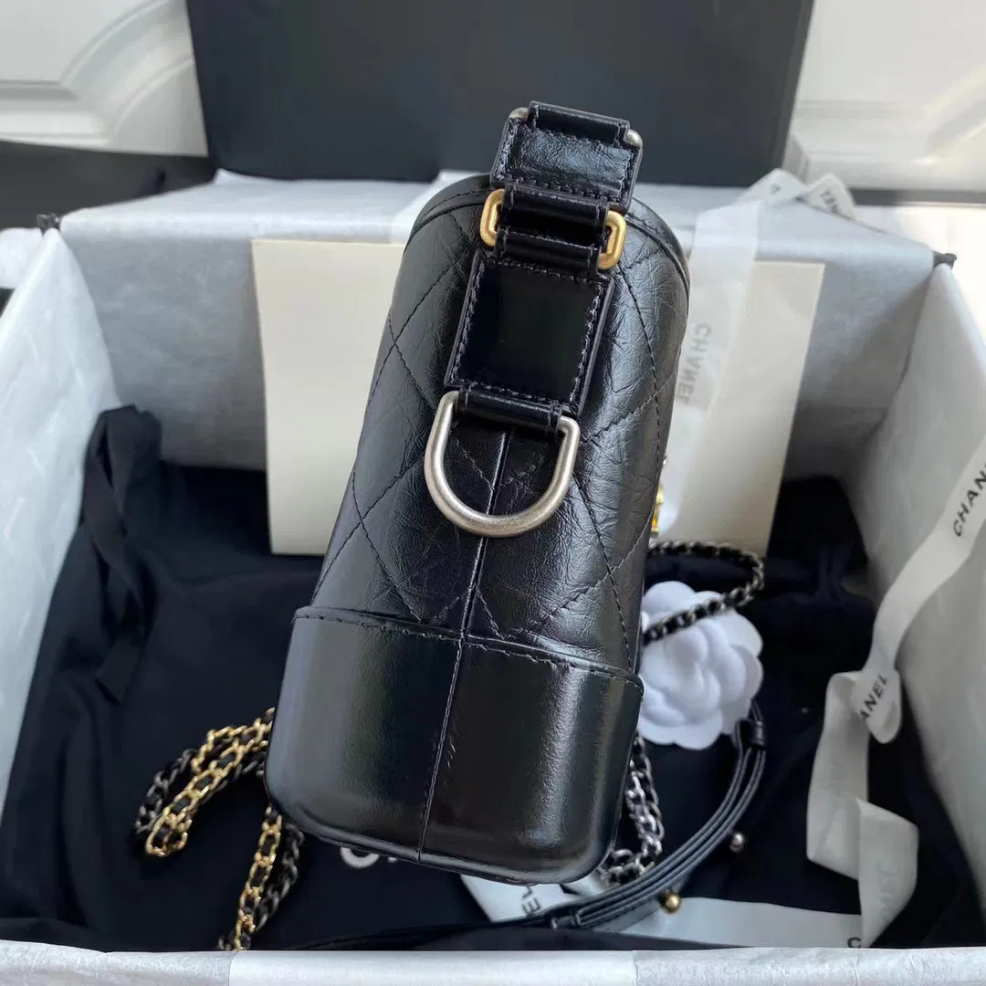 Gabrielle Classic Bag — image 2
