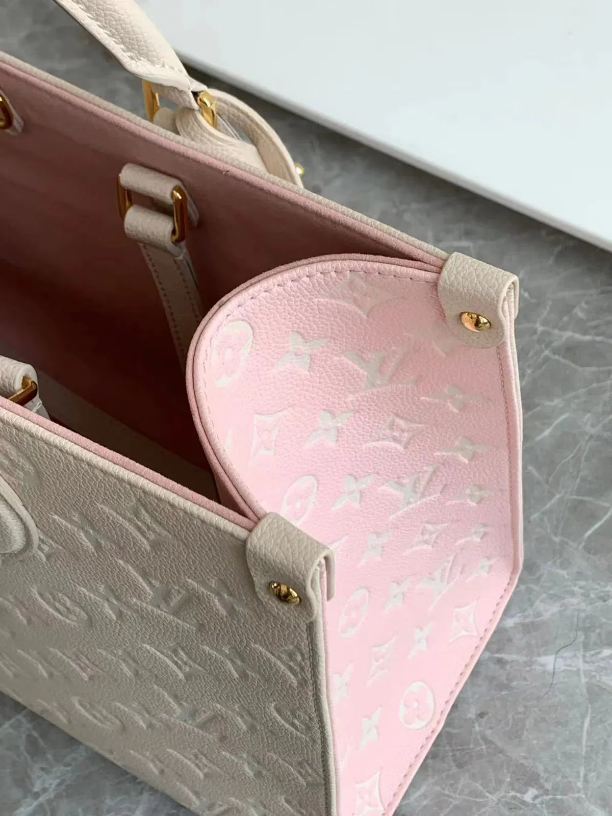 Louis Vuitton OnTheGo MM — image 7