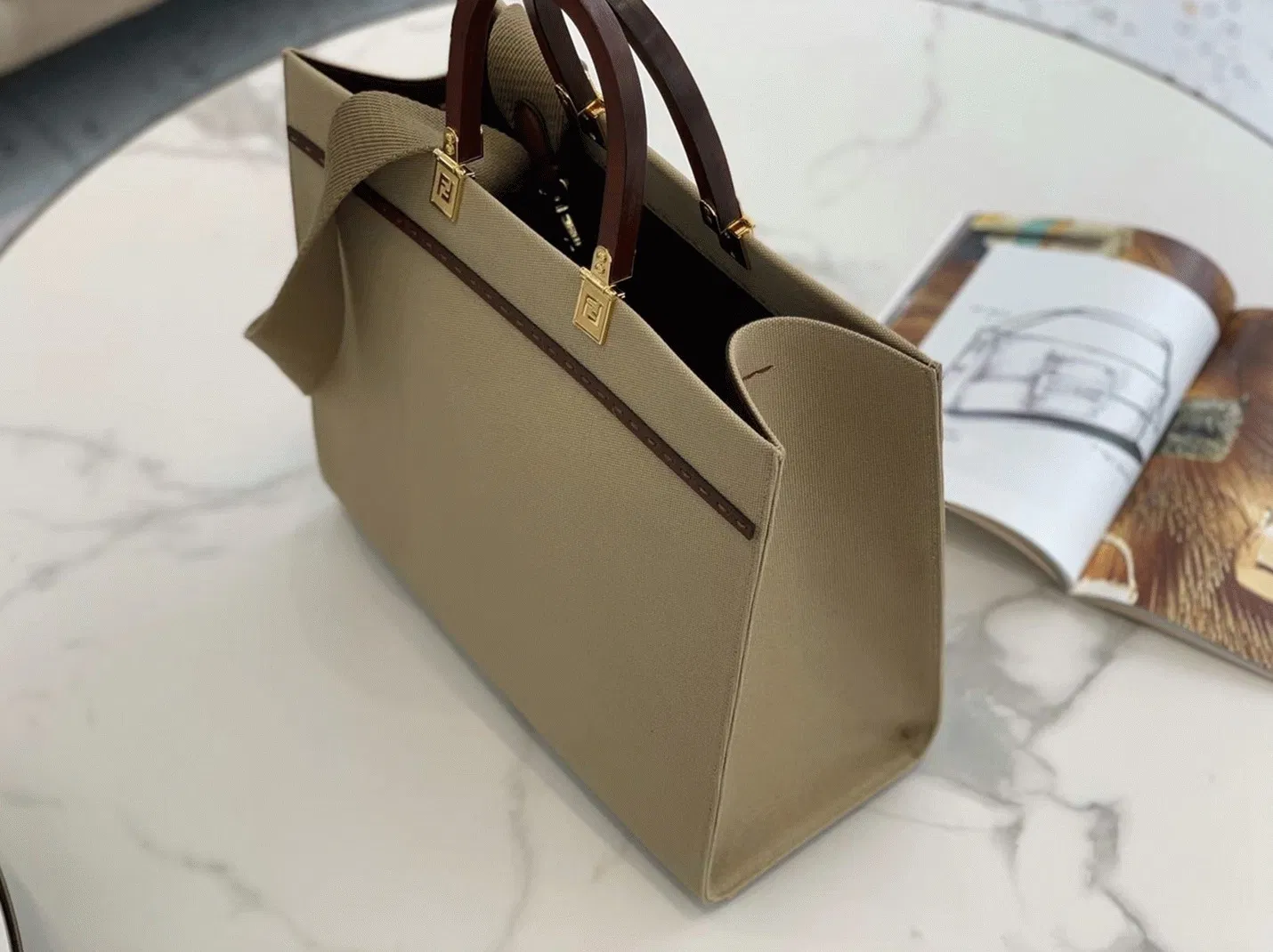 Top Quality Fendi Sunshine Medium Tote Bag In Beige Canvas — image 5
