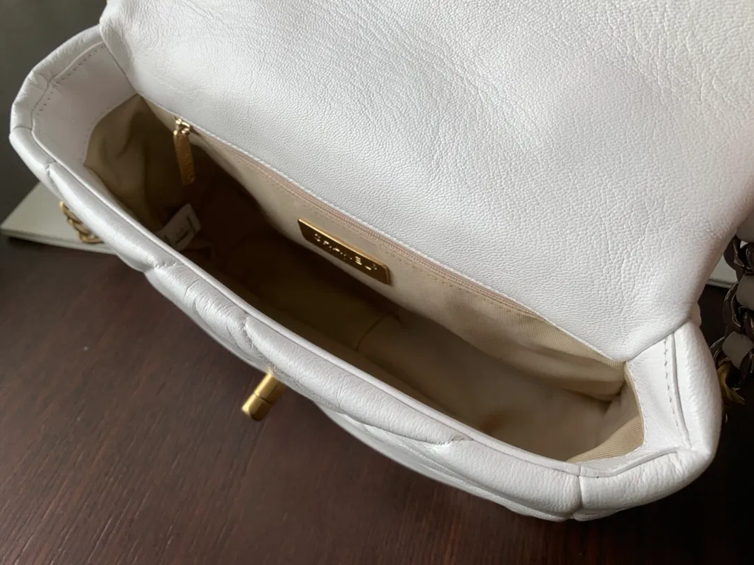 Chanel 19 medium — image 7