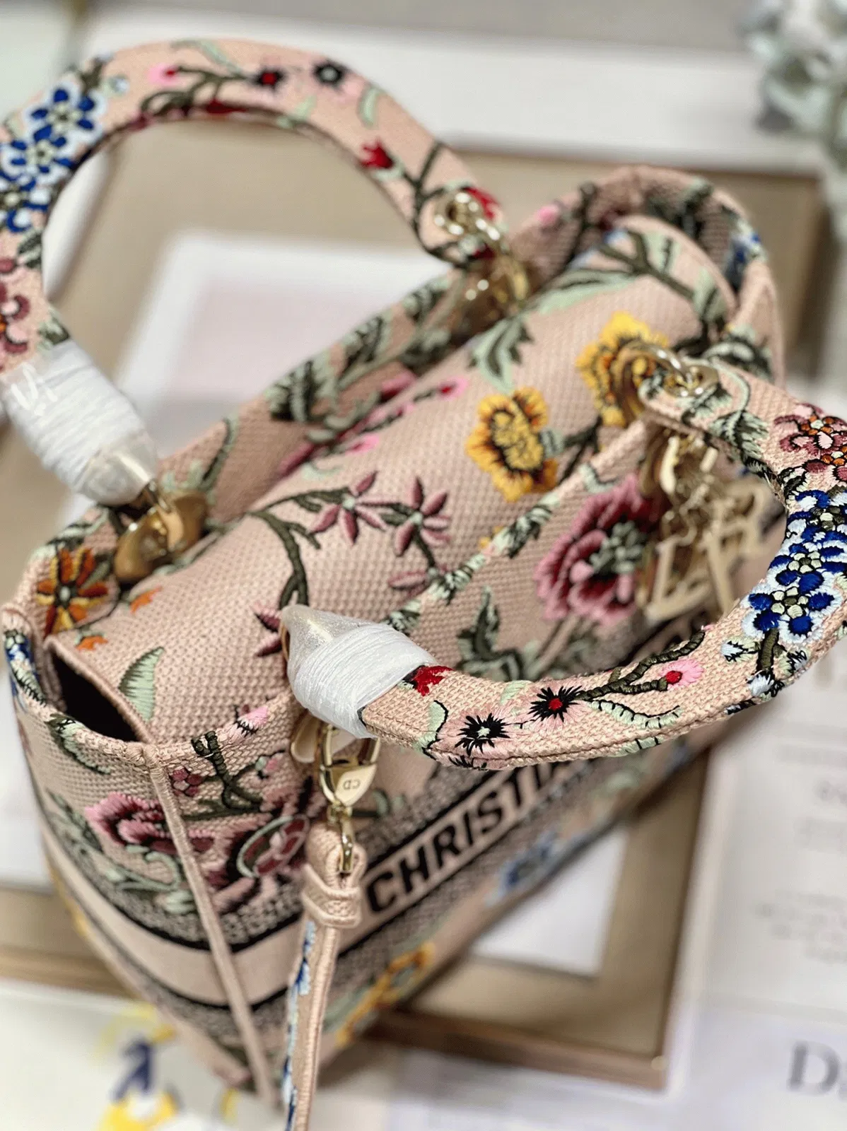 Dior Lady D-Lite Medium Bag in Beige Raffia Embroidered with Dior Petites Fleurs — image 8