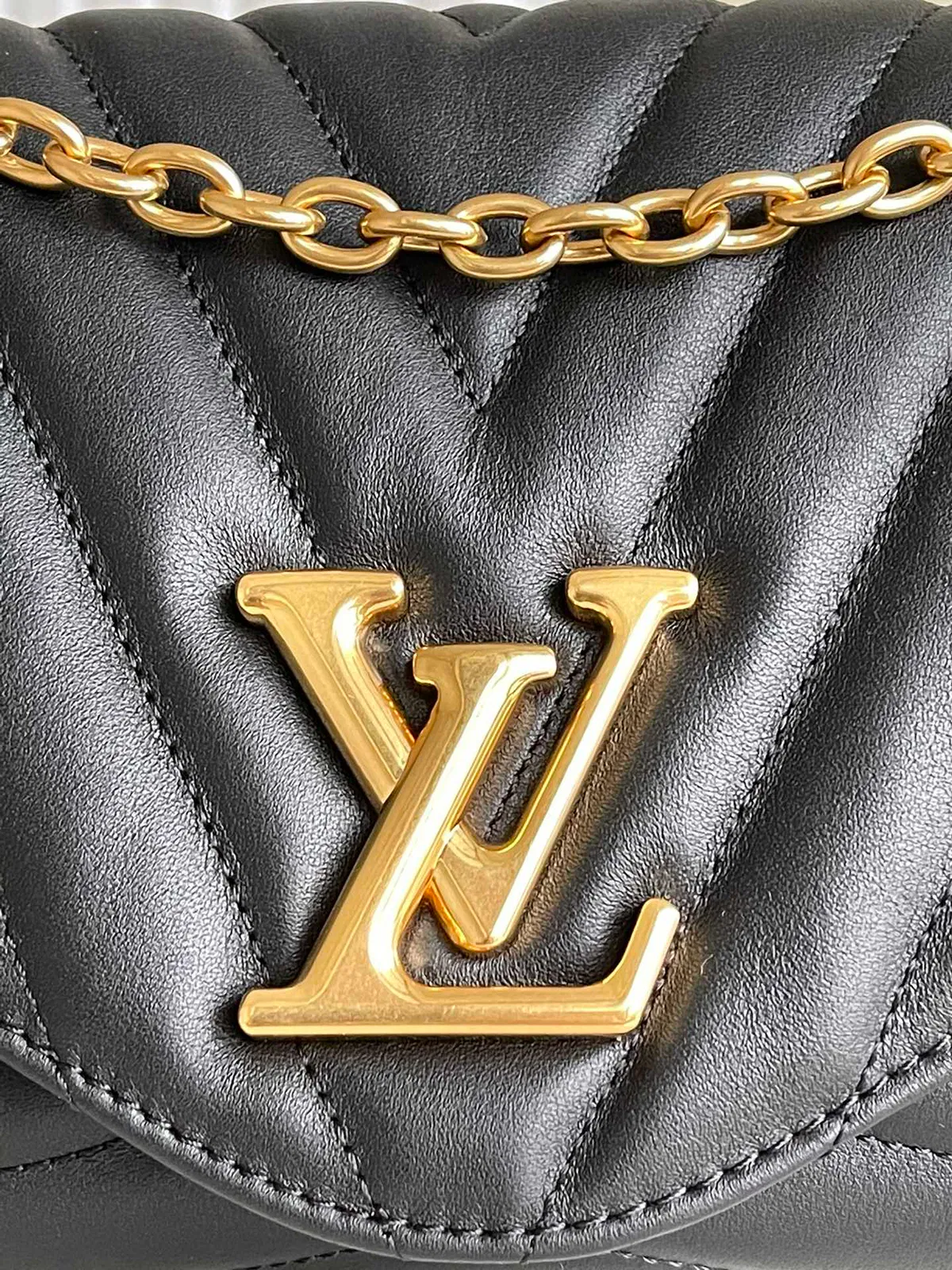 LV NEW WAVE CHAIN BAG — image 4