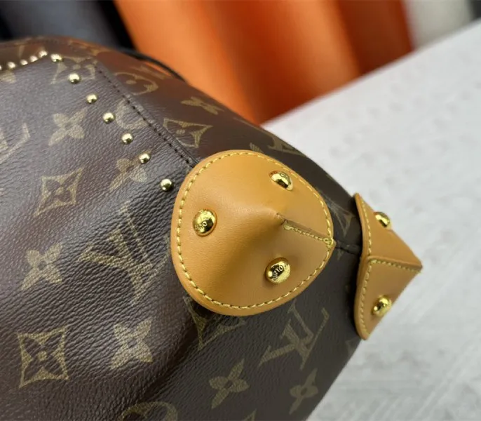 Monogram Canvas Noe Trunk PM — image 8