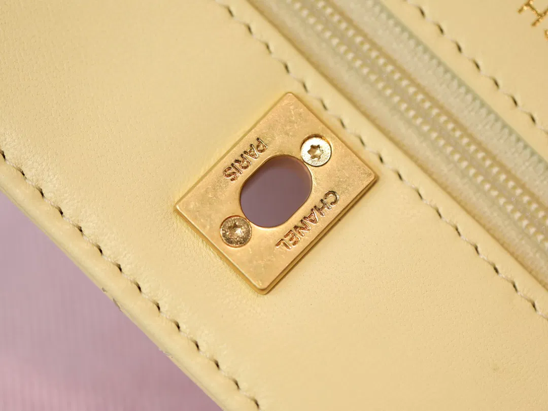 Chanel WOC — image 8