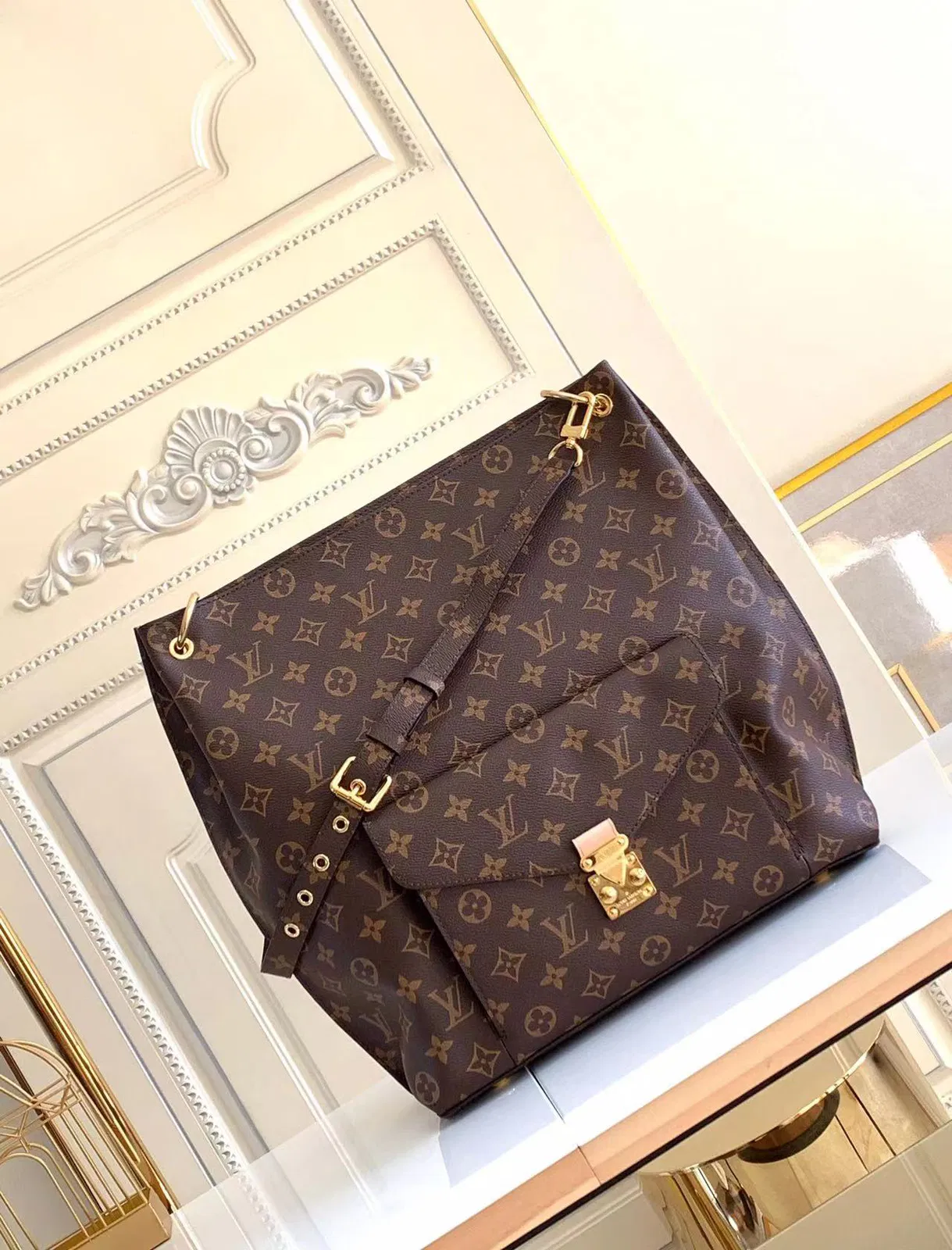 LV TOTE bag — image 10