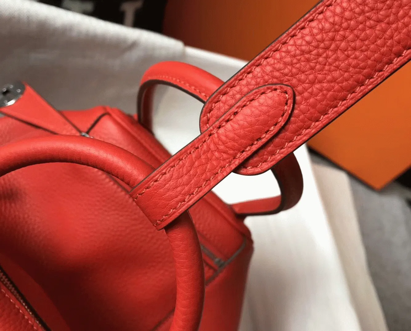 Hermes Lindy 26cm handbag in red — image 6
