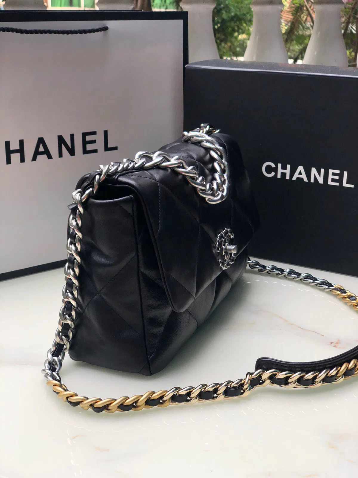 Chanel 19 medium — image 2