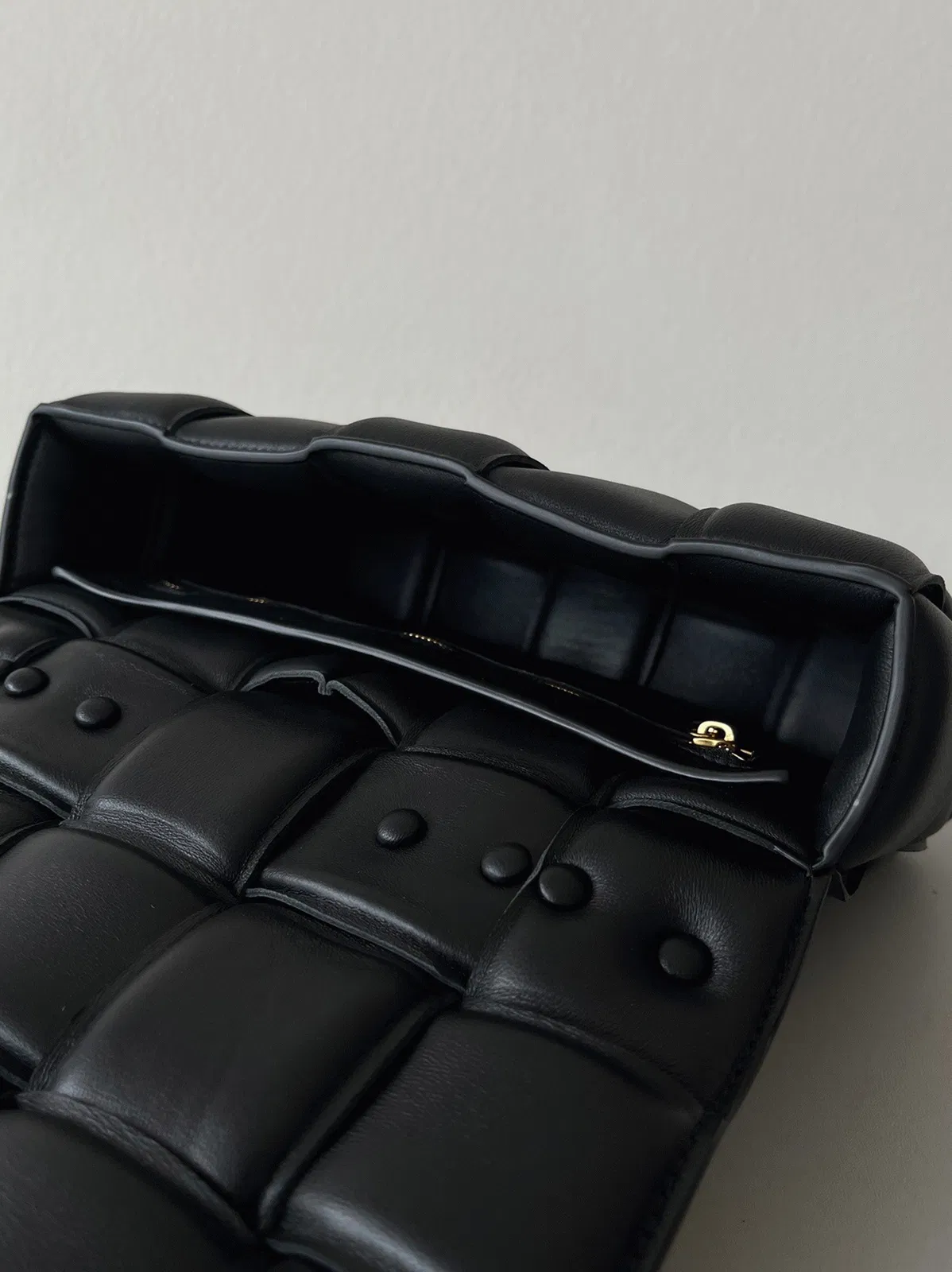 Top Quality Bottega Veneta Chain Cassette Bag In Black — image 2