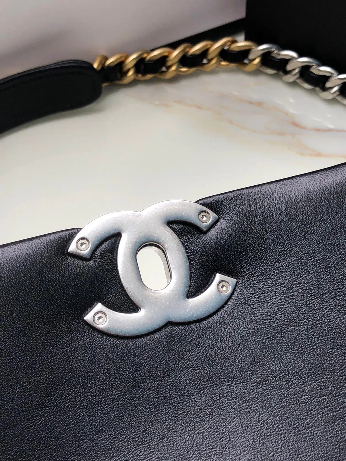 Chanel 19 medium — image 9