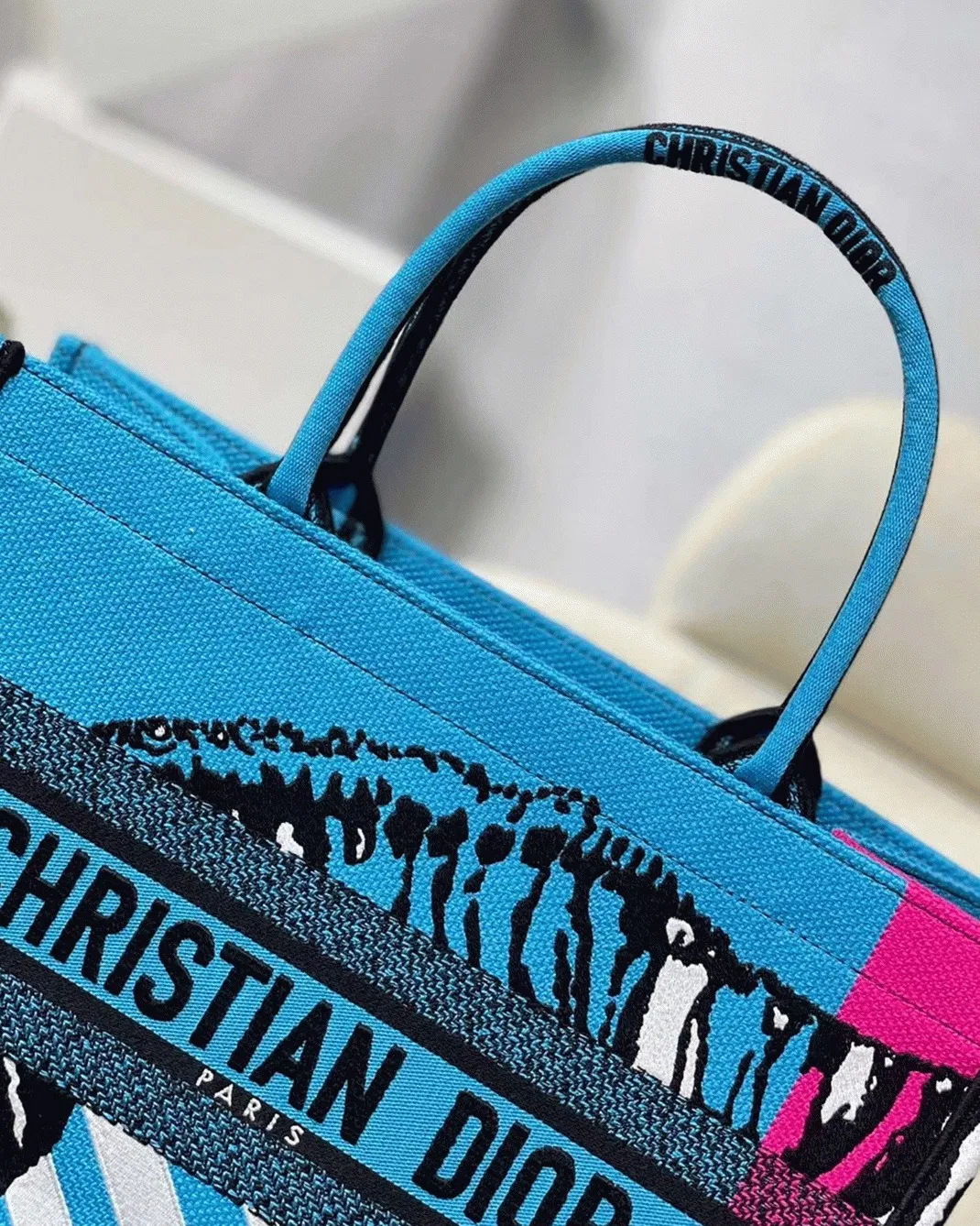 Dior Medium Book Tote Bag in Blue D-Jungle Pop Embroidery — image 4