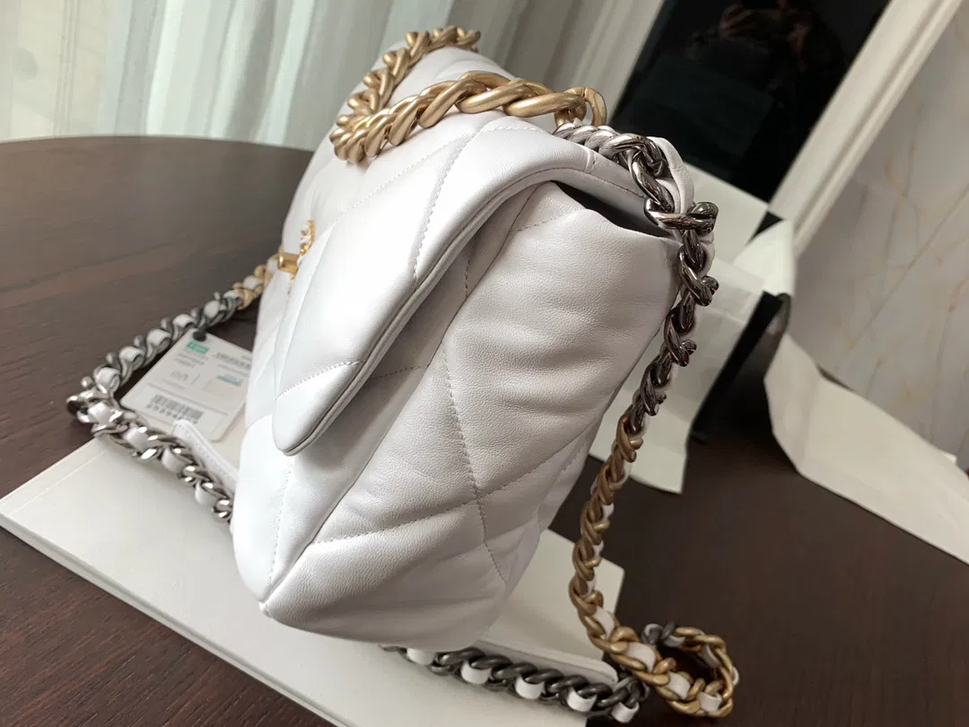 Chanel 19 medium — image 4