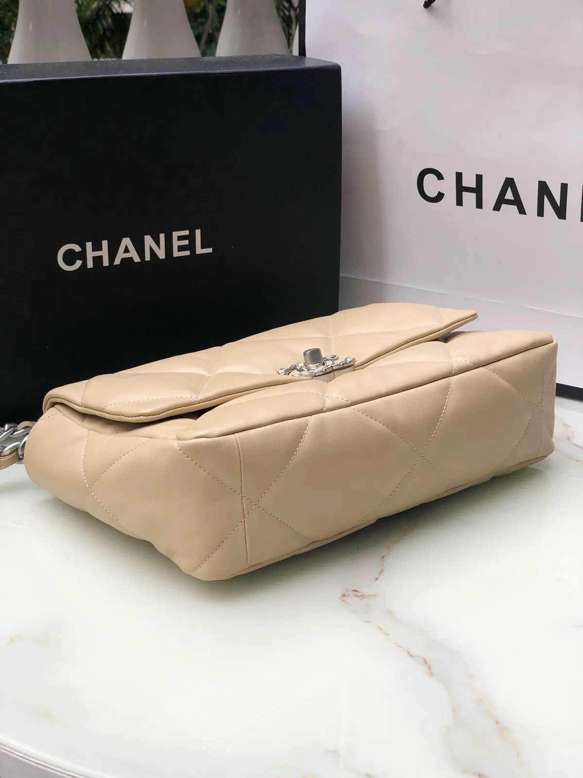Chanel 19 medium — image 4
