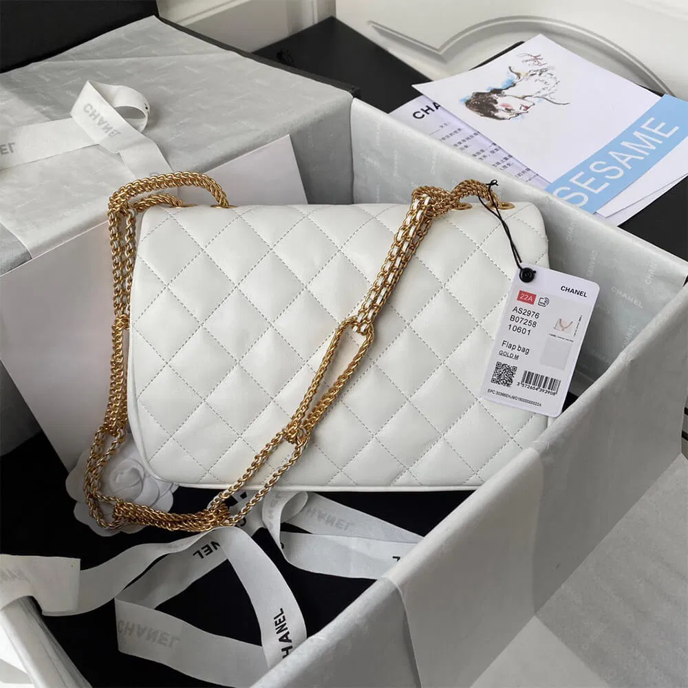 CHANEL FLAP BAG — image 2