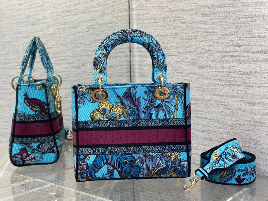 Dior Lady D-Lite Medium Bag in Multicolor Toile de Jouy Voyage Embroidery — image 3