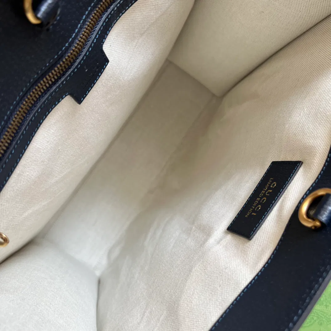Gucci cherry print medium — image 4