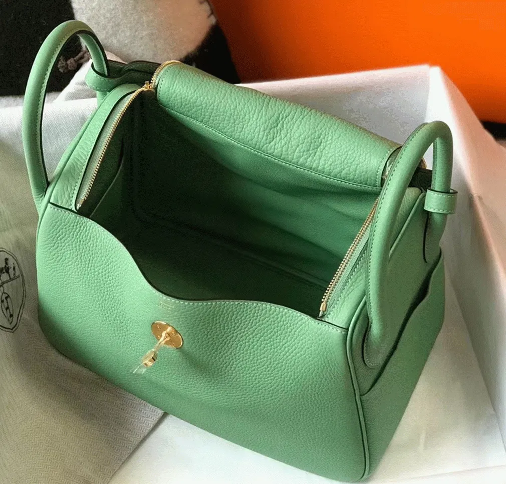 Hermes Lindy 30cm bag in vert criquet shade — image 2