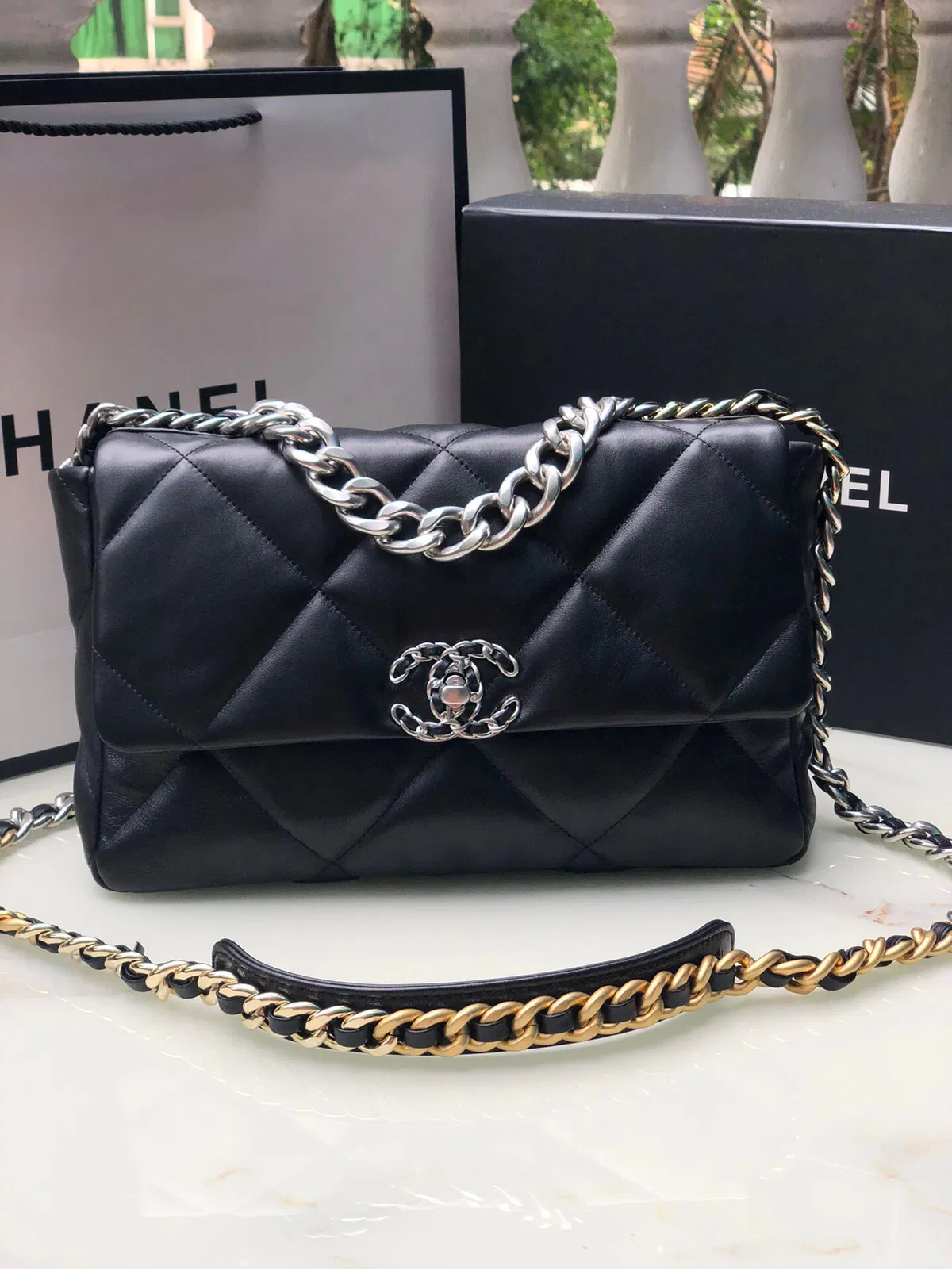 Chanel 19 medium