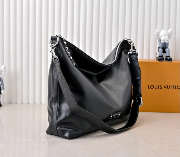 LV Night Vagabond Hobo In Black — image 5