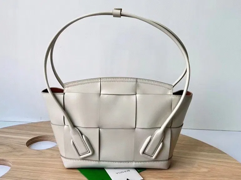 Top Quality Bottega Veneta Arco Small Bag In White Intrecciato Leather — image 4