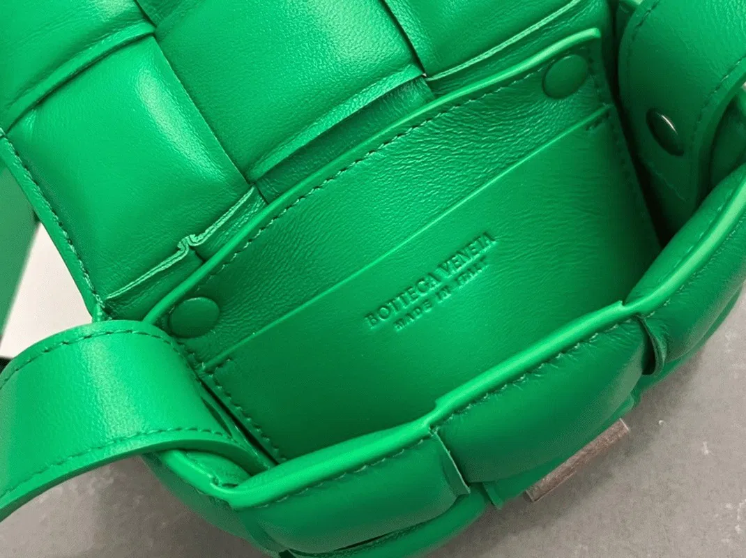 Top Quality Knockoff Bottega Veneta Candy Padded Cassette Bag In Parakeet — image 8