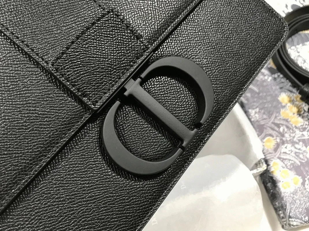 Dior 30 Montaigne Medium Bag in Black Ultramatte Grained Calfskin — image 5