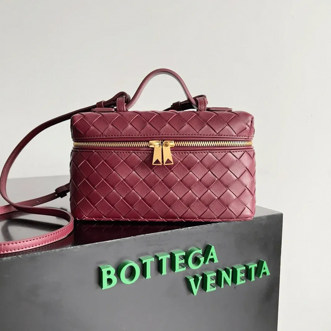 Bottega Veneta Bang Bang Vanity Case Cherry — image 9