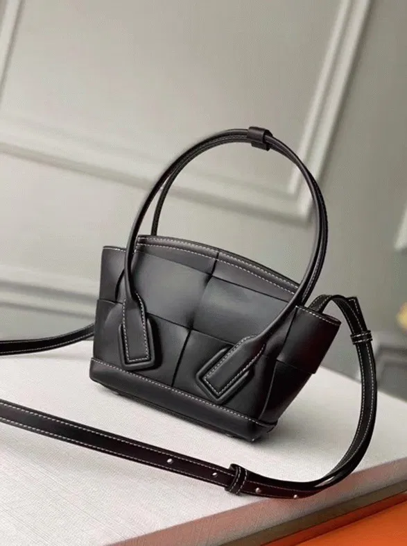 Top Quality Bottega Veneta Arco Mini Bag In Black — image 4