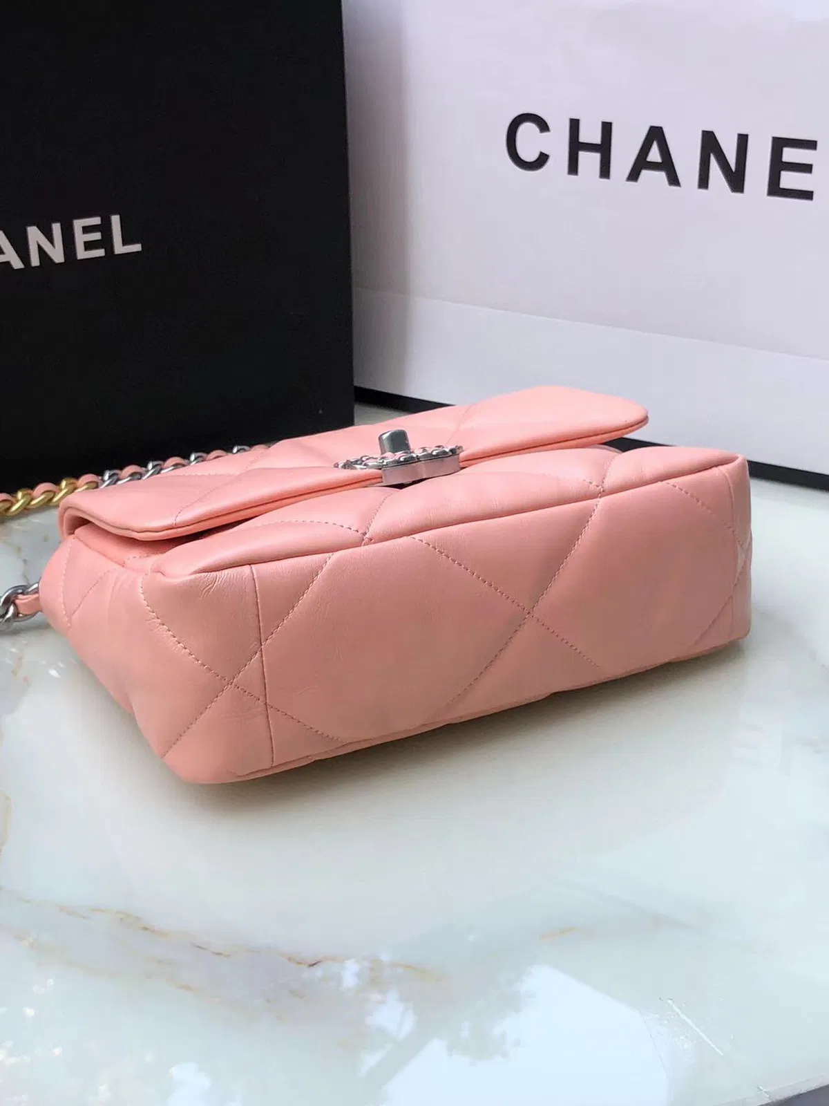 Chanel 19 — image 4