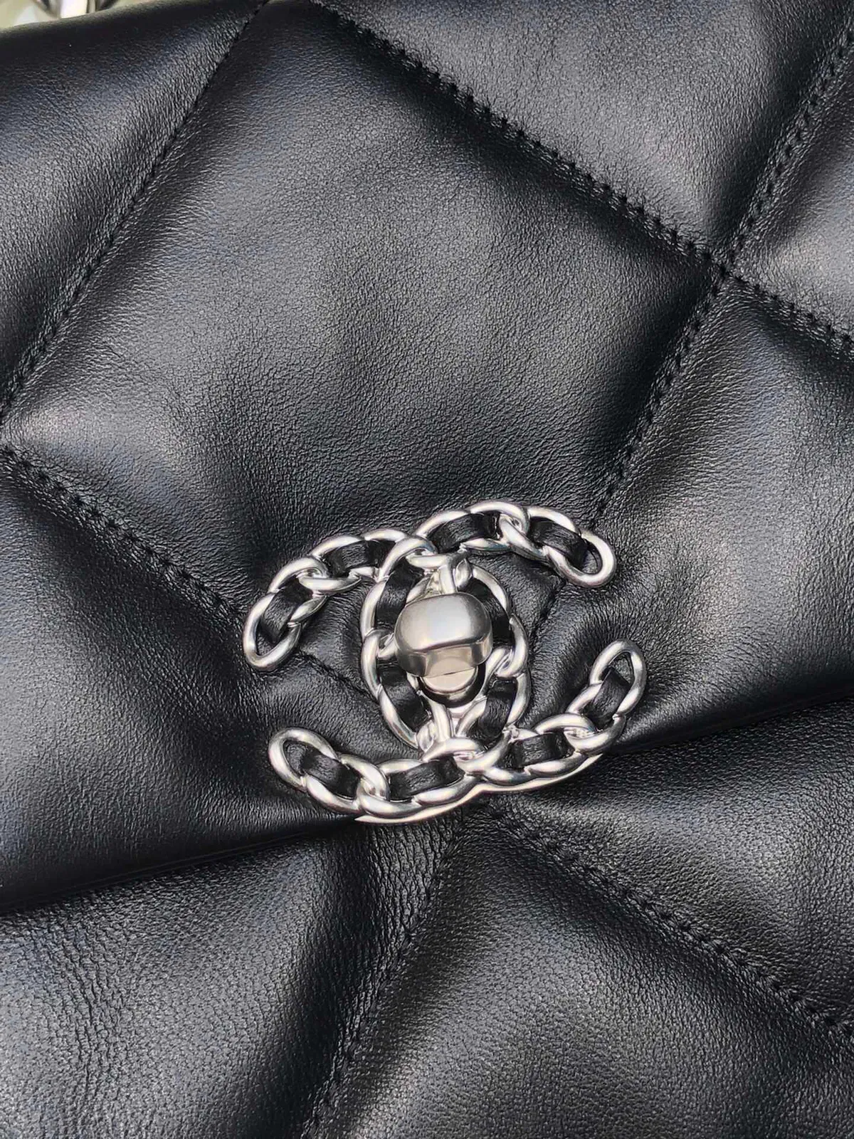 Chanel 19 medium — image 5