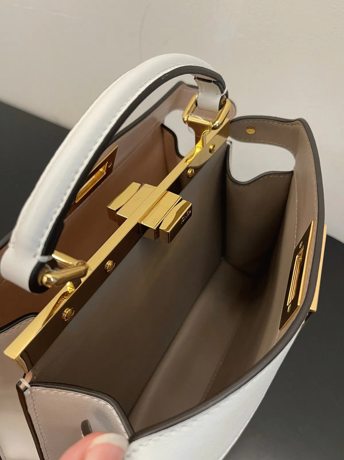 Top Quality Fendi Peekaboo ISeeU Medium Bag In White Calfskin — image 3