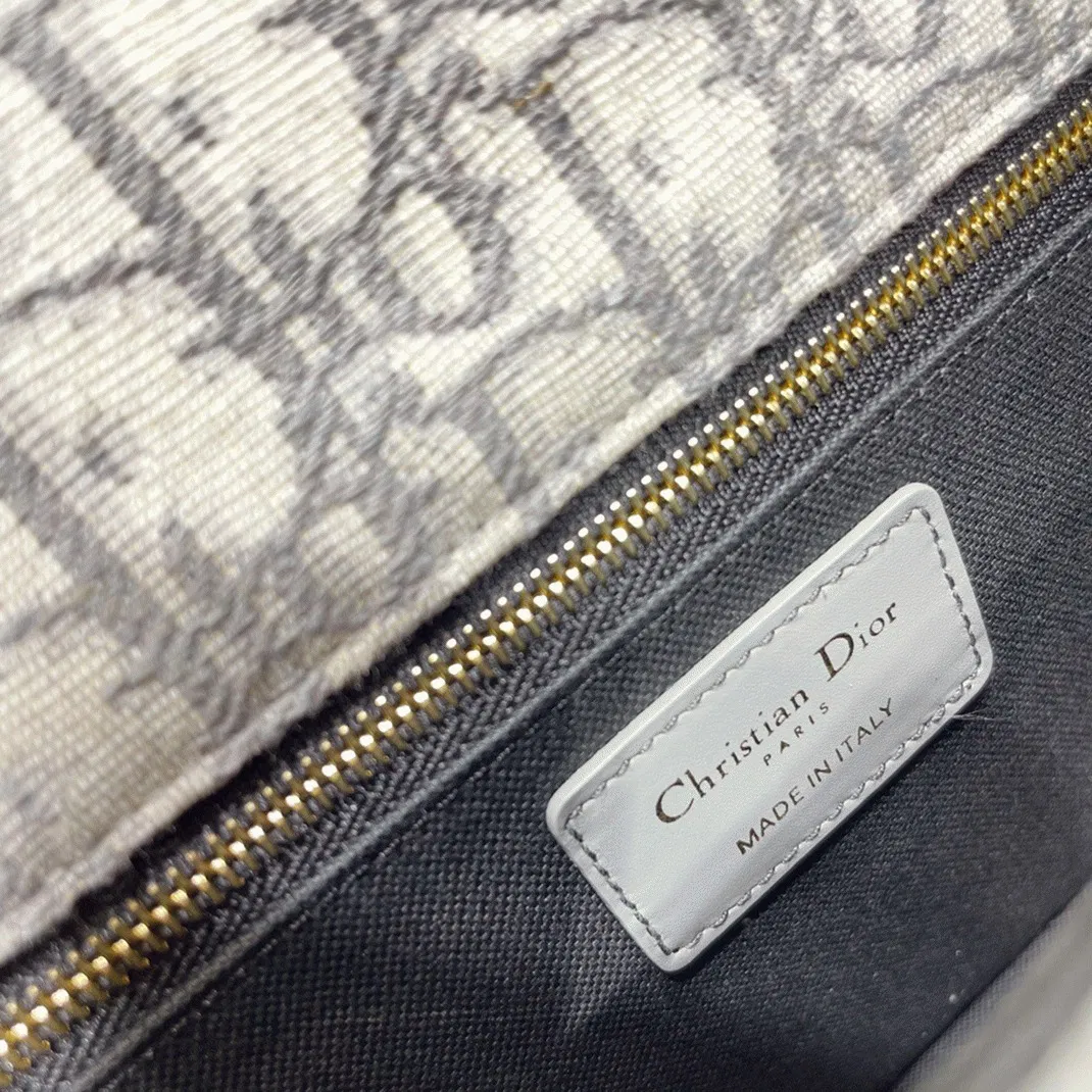 Dior 30 Montaigne Medium Bag in Grey Dior Oblique Jacquard — image 5