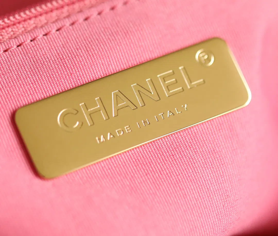 Chanel 19 — image 9