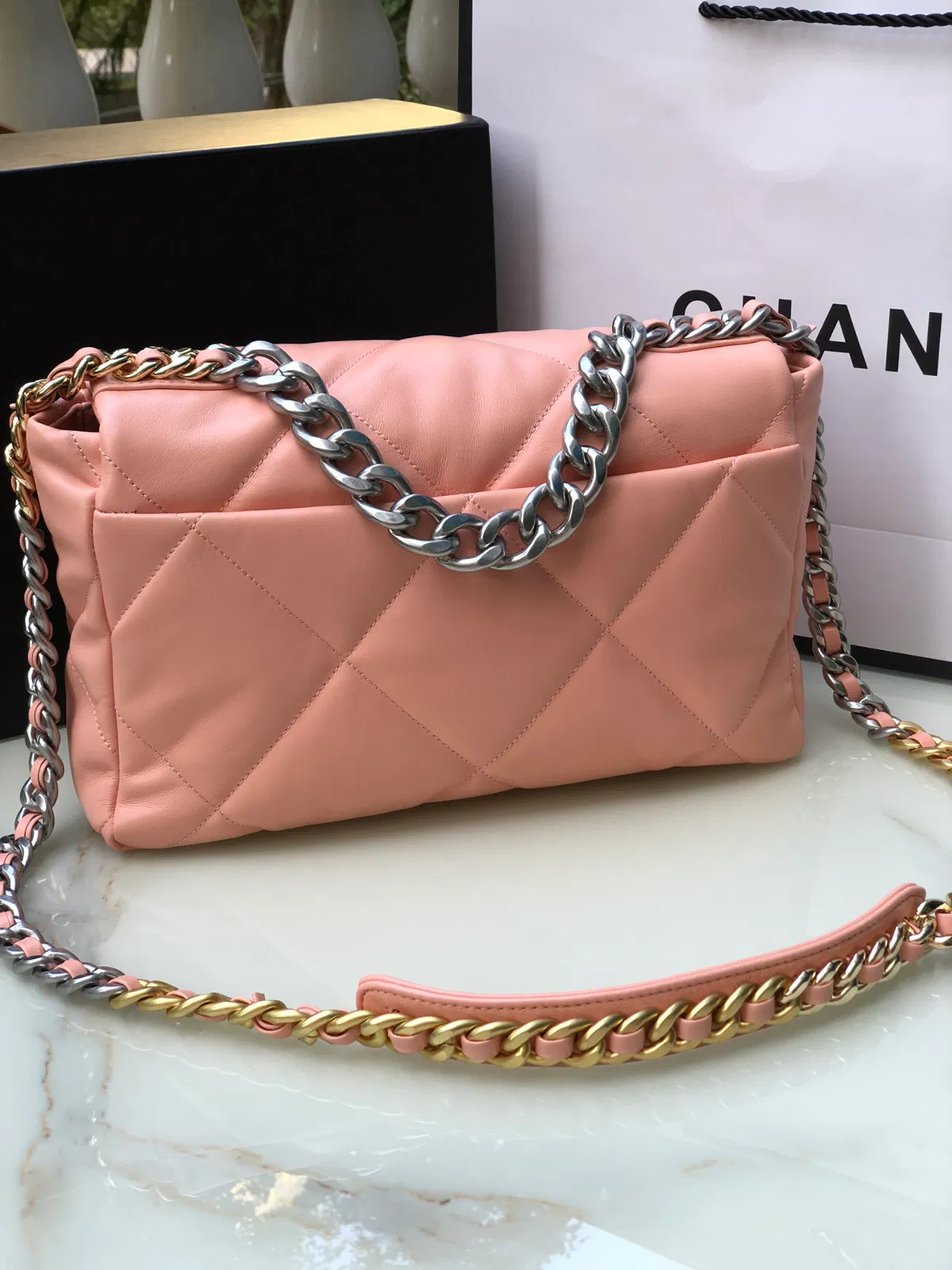 Chanel 19 medium — image 3