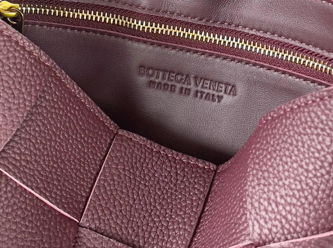 Top Quality Bottega Veneta Cassette Bag In Burgundy — image 8