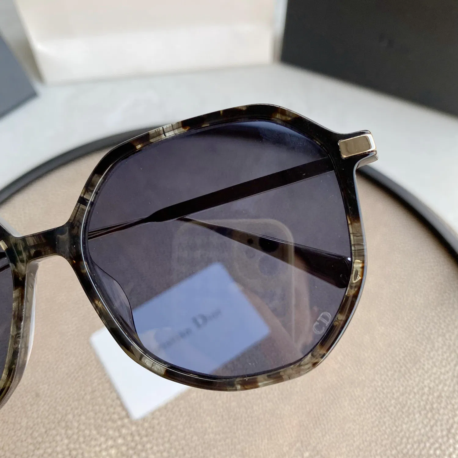 Round Sunglasses — image 4