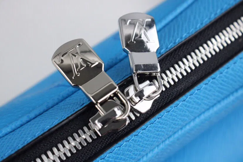 LV OUTDOOR HANDBAG — image 6