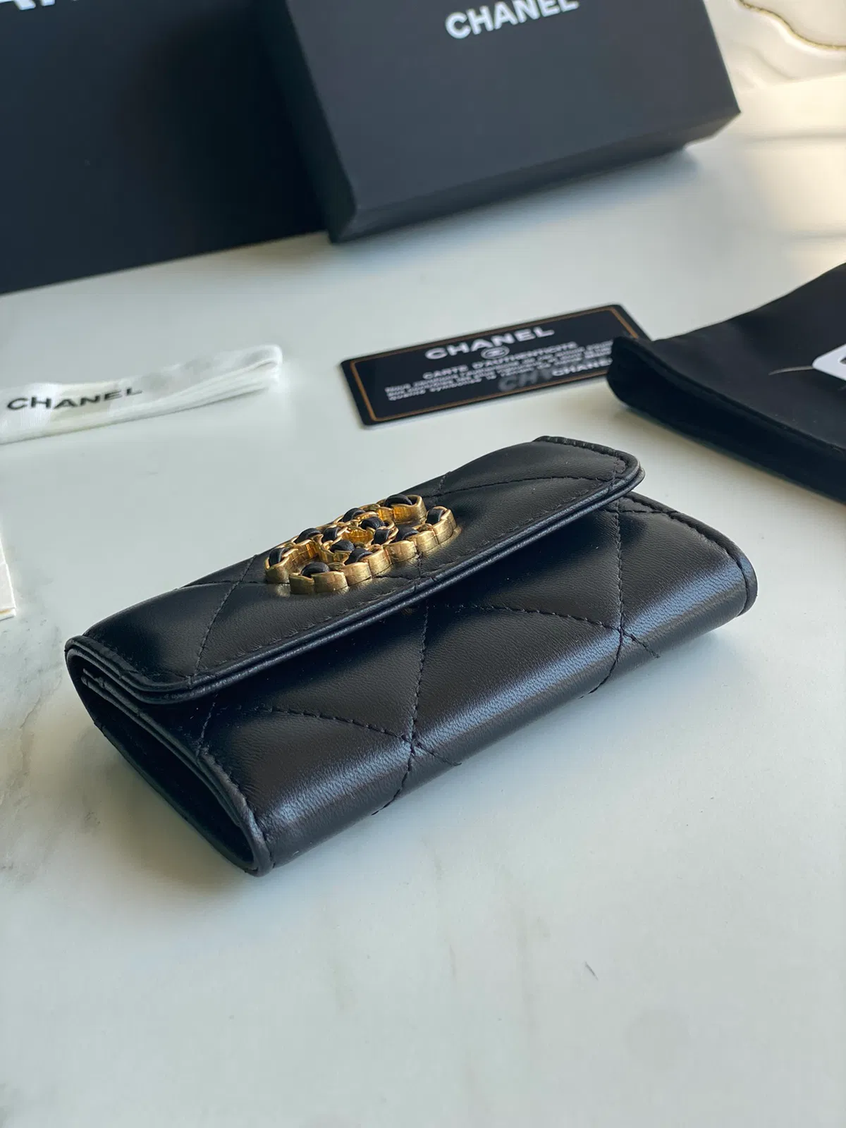 CHANEL 19 FLAP CARD HOLDER — image 9