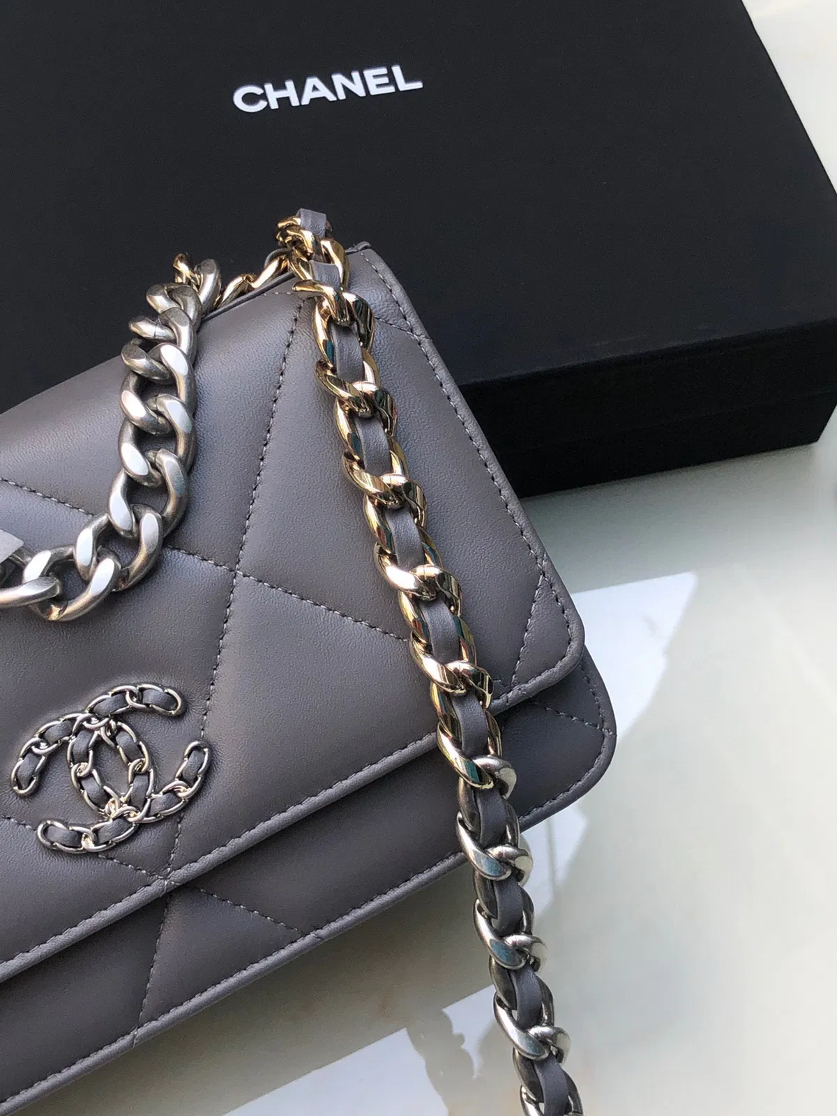 CHANEL 19 WALLET ON CHAIN — image 3