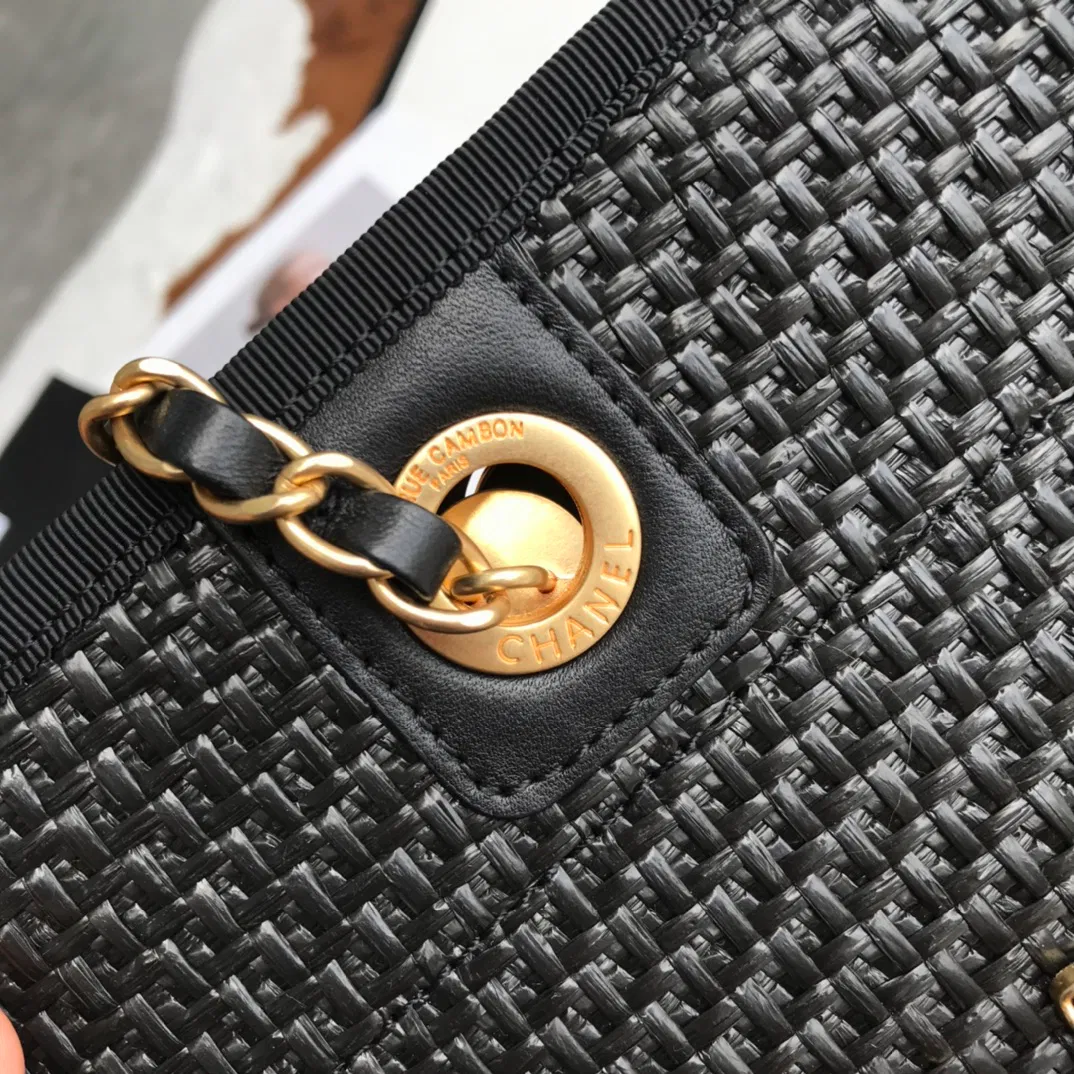 CHANEL TOTE — image 3