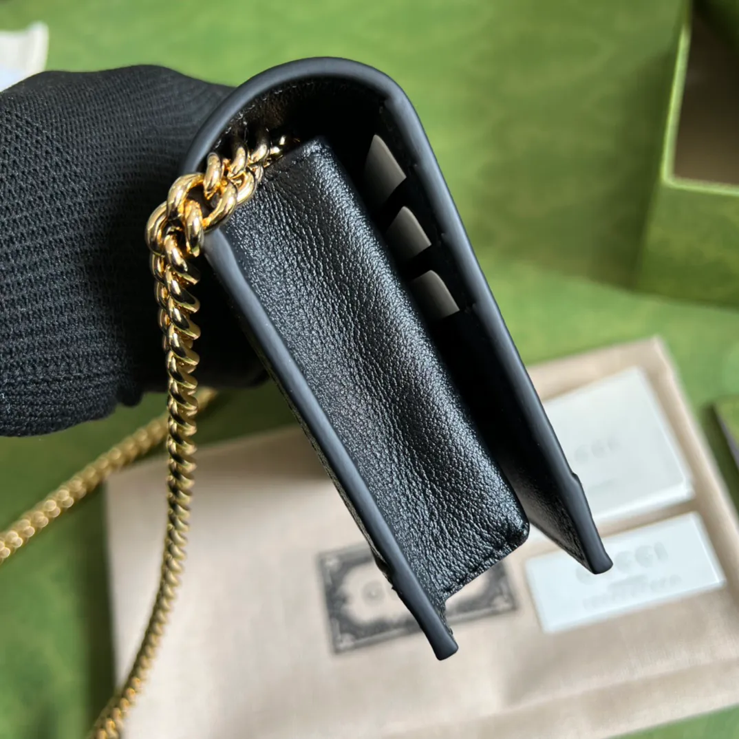 Gucci Leather clutch — image 8