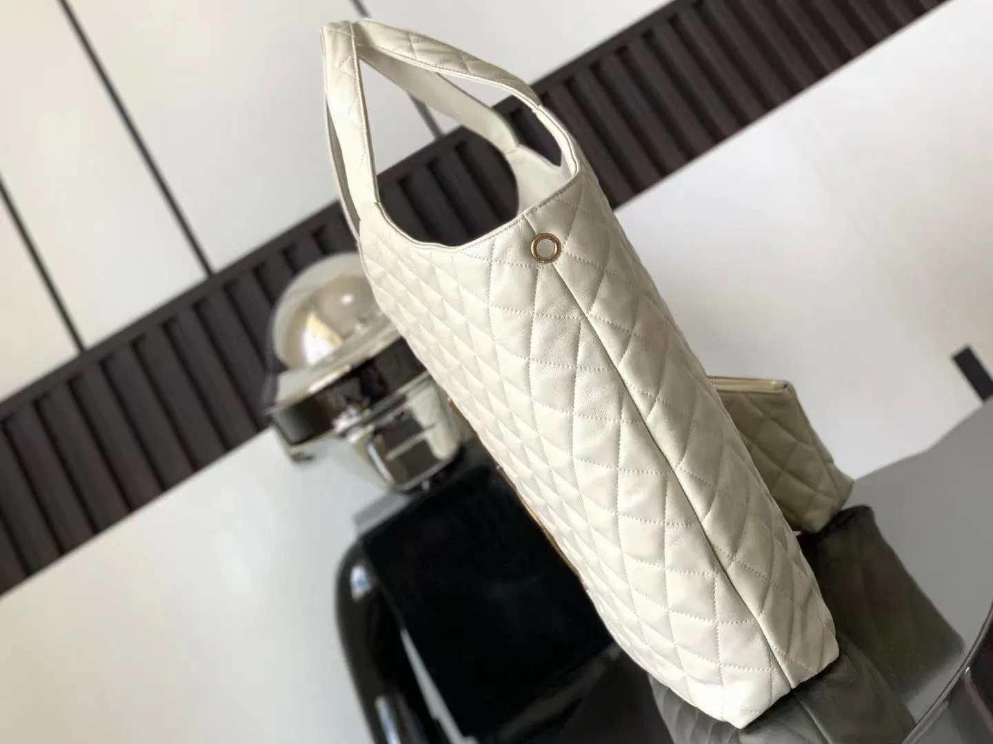 ICARE MAXI SHOPPING BAG IN QUILTED LAMBSKIN – White — image 2