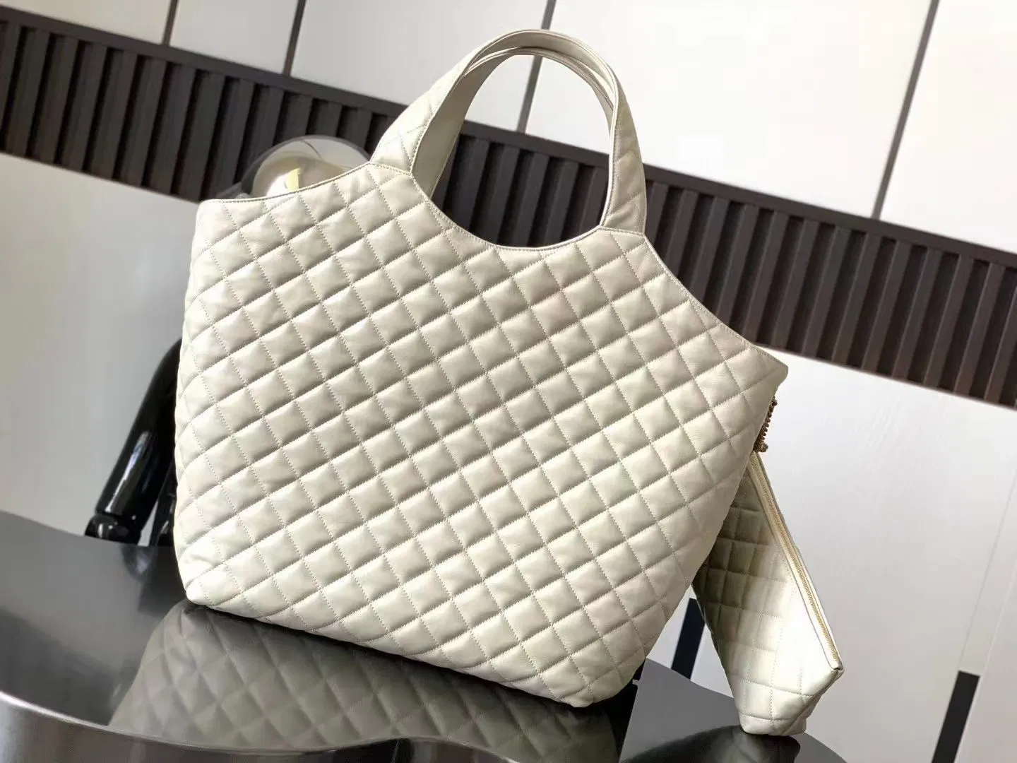ICARE MAXI SHOPPING BAG IN QUILTED LAMBSKIN – White — image 3