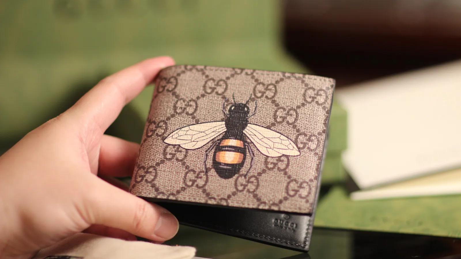Bee print GG Supreme wallet — image 2