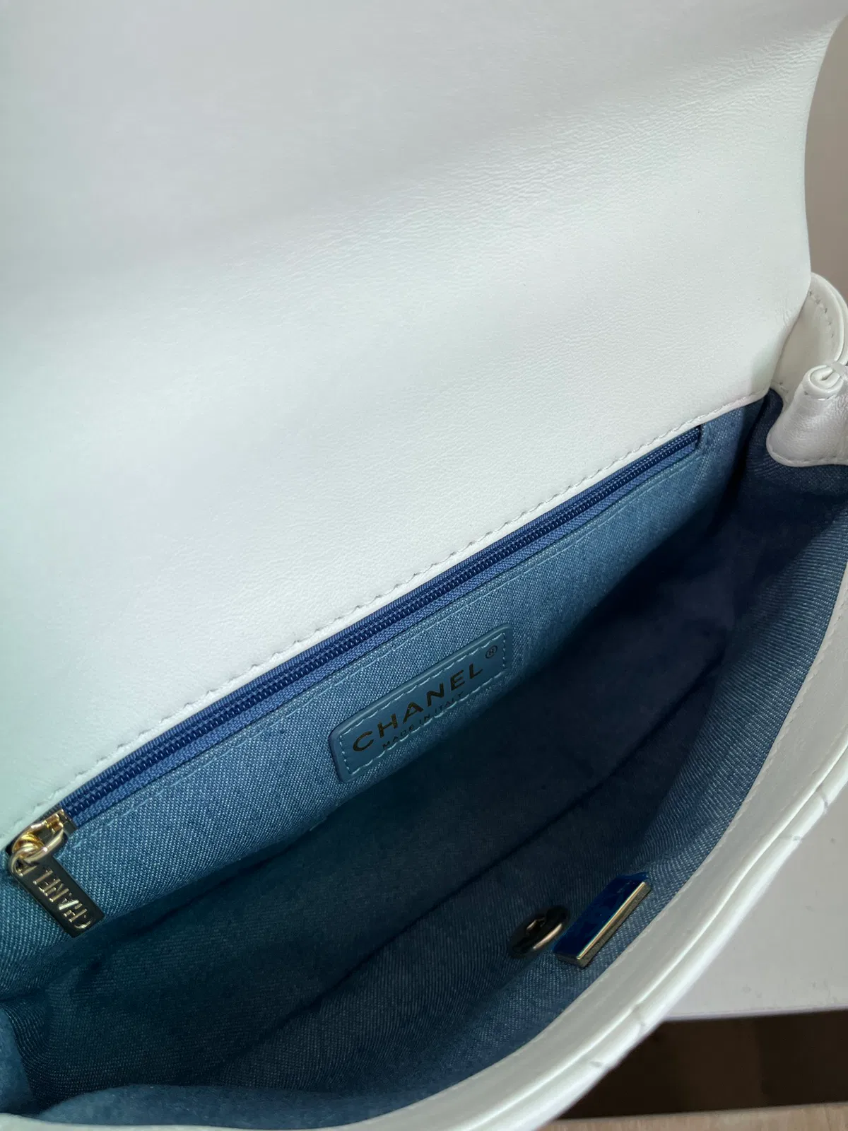 SMALL CLASSIC FLAP BAG — image 4