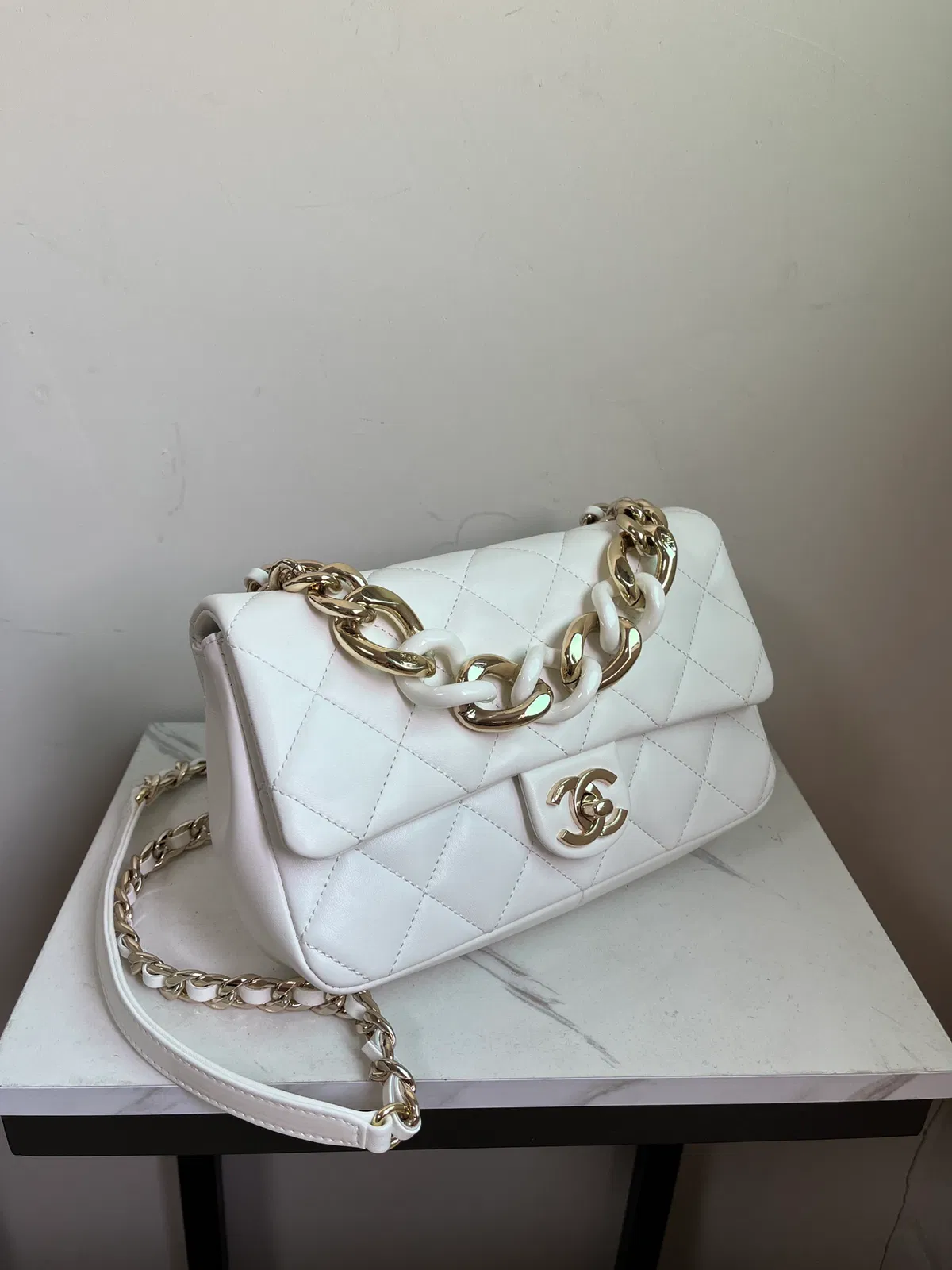SMALL CLASSIC FLAP BAG — image 9