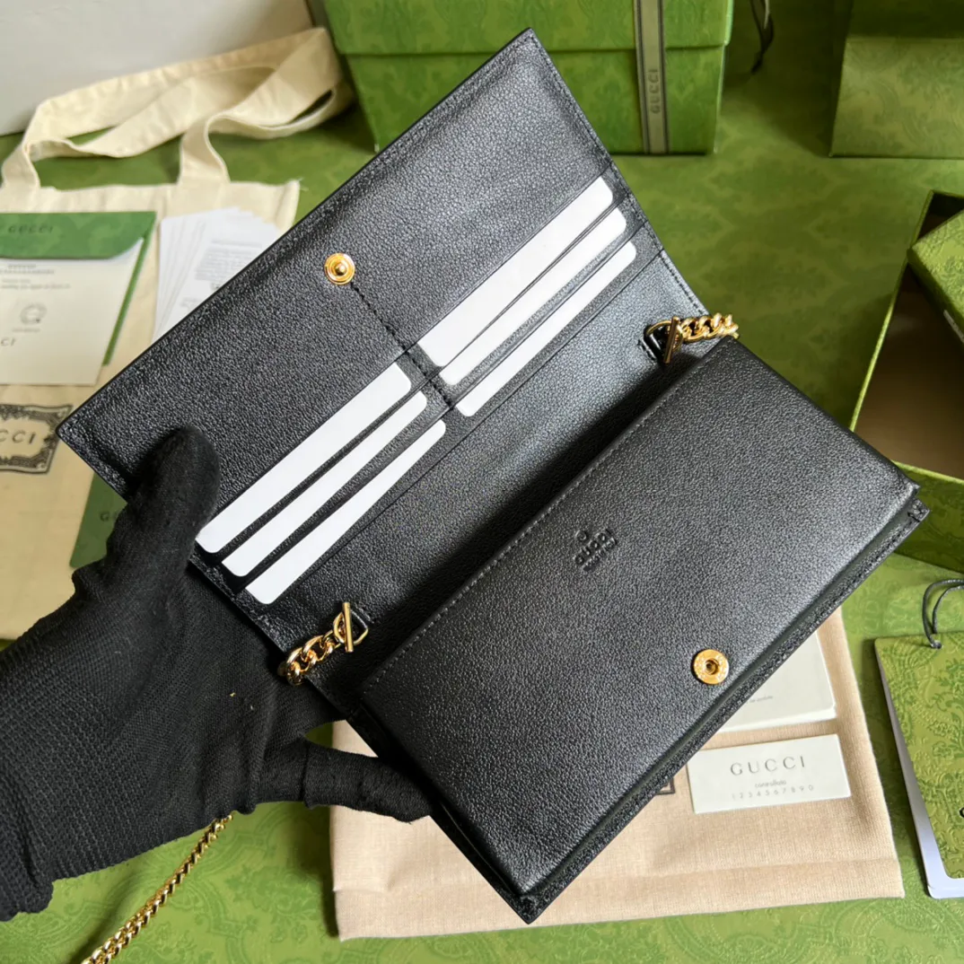 Gucci Leather clutch — image 5