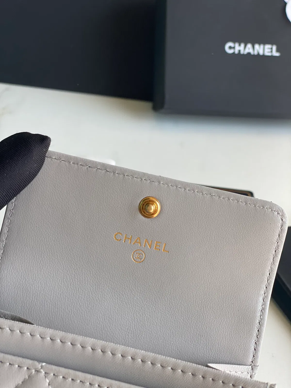 CHANEL 19 FLAP CARD HOLDER — image 5