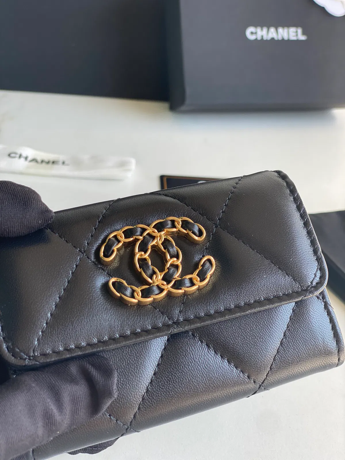 CHANEL 19 FLAP CARD HOLDER — image 7