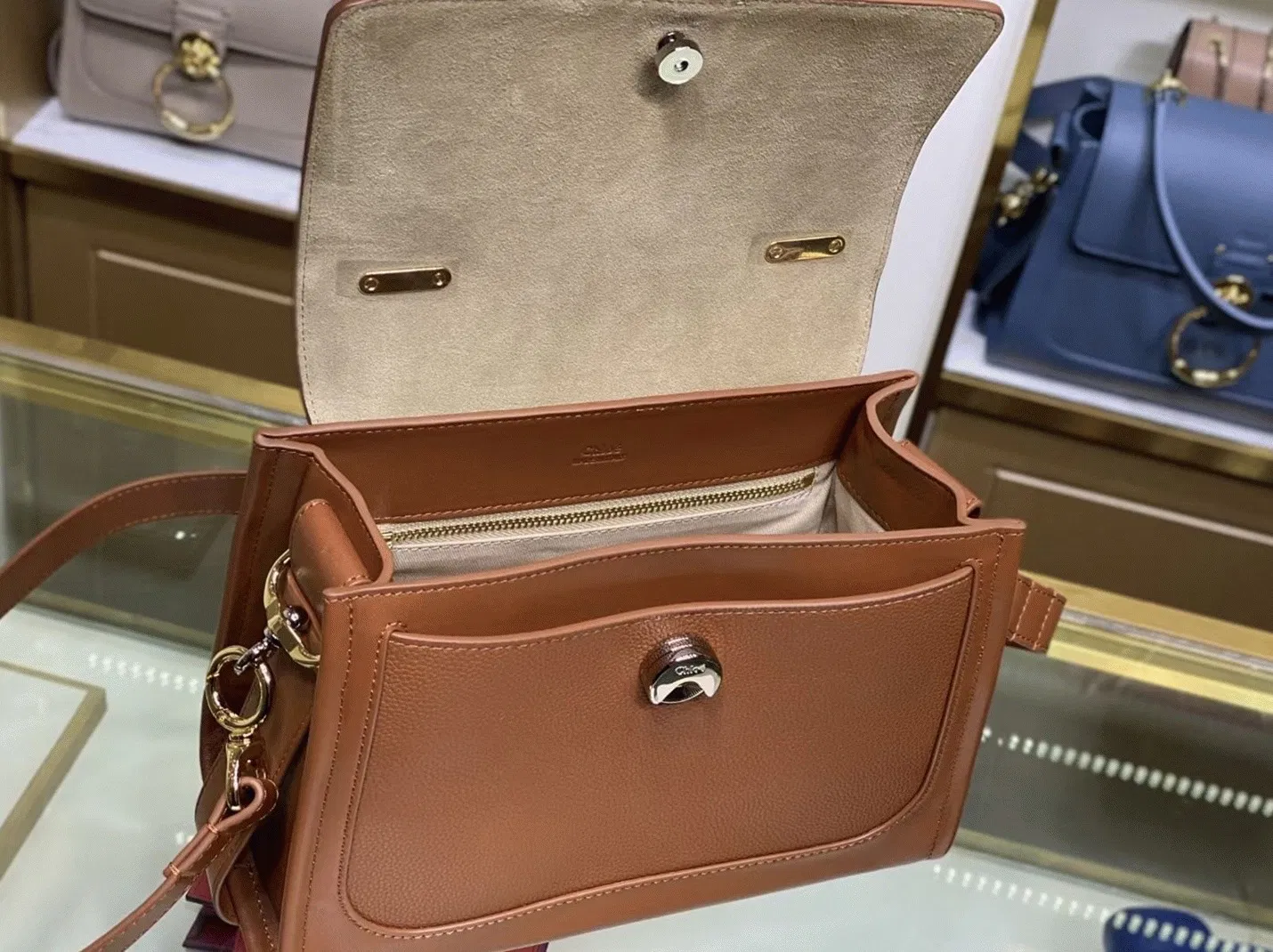 Top Quality Fake Chloe Small Tess Day Bag In Caramel Grained Leather — image 4